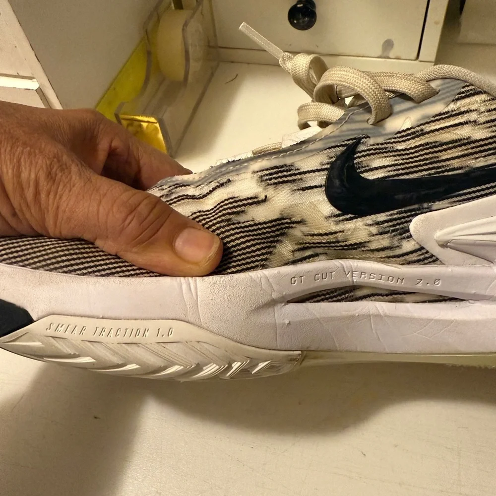 Nike FJ8915-100 Air Zoom GT Cut 2 White Running Sneaker Shoes Men size 11